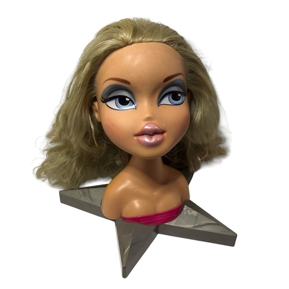 MGA / Bratz / "CLOE" Blonde Hair Blue Eyes Hair Styling Head Silver Star Base!